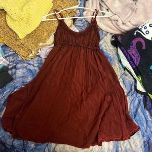 Wine, burgundy dress spaghetti strap adjustable size small-medium flowy detailed